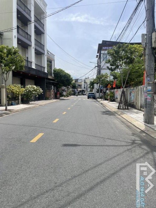 Mảnh vườn hơn 1000m nằm ngay mặt tiền đường Nguyễn cư trinh sát khu phố Bàu Cả tp Quảng Ng