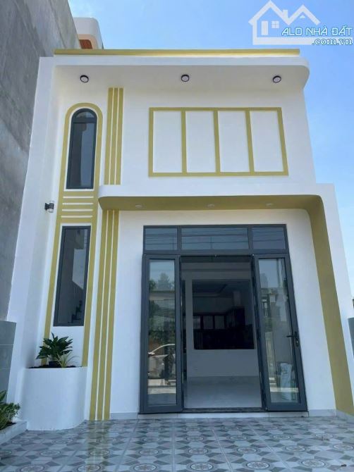 Chỉ 1,9 tỷ sở hữu nhà 1 Trệt 1 lầu mới hoàn thiện ngay phố chợ Khu công nghiệp Giang Điền
