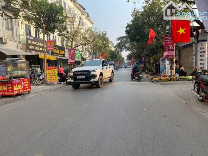 Bán đất phân lô vỉa hè 50m² tại Hà Đông, vị trí đẹp KD, gần công viên, biệt thự, 9,x tỷ
