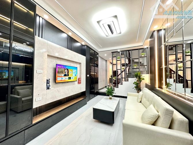 Chính chủ nhà đẹp 5 tầng, 40m, Gõ xe ba gác, ở sướng, Kim Giang, Hoàng Mai