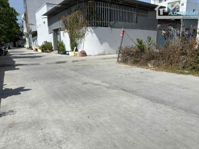 Bán nhanh lô đất 2 mặt tiền hẻm ô tô nguyễn chích - bắc nha trang Thông thoáng