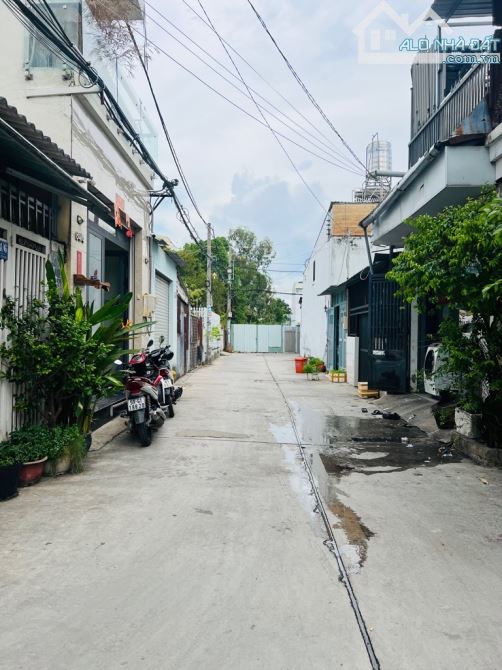 Bán Đất Tặng Nhà Kề Aeon Tên Lửa - Chủ Ngộp - DT Khủng Hơn 410m2 - Hoàn Công Đủ- 9,5Tỷ TL