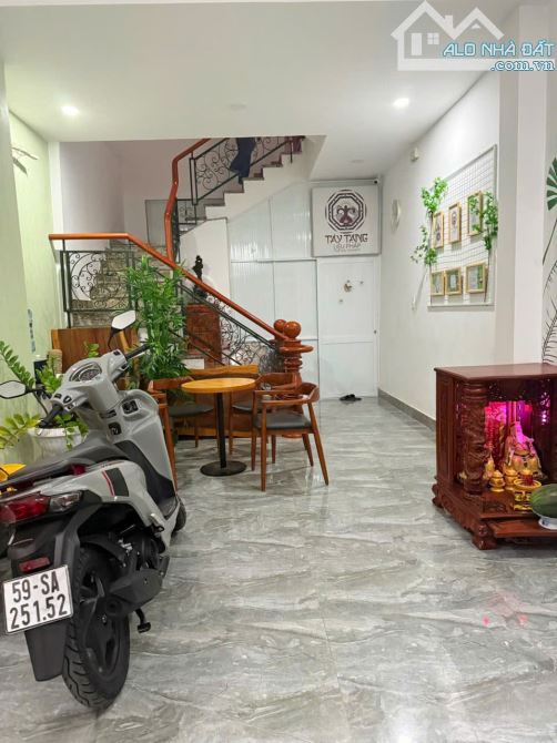 Bán nhà đường Nguyễn Cửu Vân nội thất đẹp 2 mặt tiền vừa ở vừa kinh doanh thuận lợi