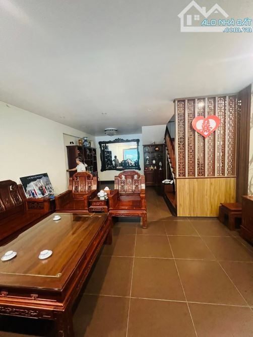 Lạc Long Quân, DT 70M2x5T, MT 5.5M, giá 34 tỷ  KHU PHÂN LÔ GARA OTO - ĐƯỜNG TRƯỚC NHÀ 7M
