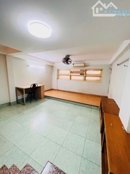 Bán nhà hẻm Trường Sa, Q.3, P.12. DT 32m2, 3 tầng, 3PN, Sổ Đỏ. Giá 5.85 tỷ.
