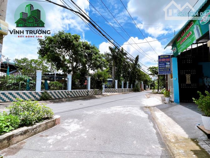 • Đất thổ cư hẻm 274 gần MT Nguyễn Văn Tạo • DT 5x25=125m2  • Giá chỉ 4,6 tỷ