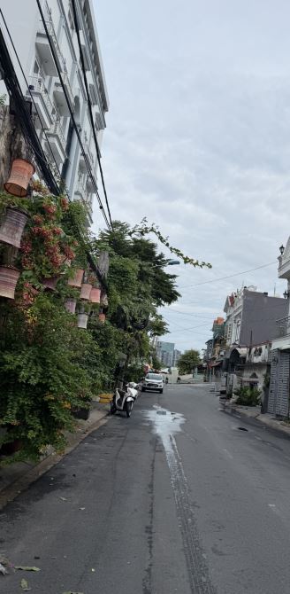 Bán nhà hẻm ô tô, Khu Him Lam Quận 7, 50m, sổ hồng riêng,dòng tiền sẵn, 3t9
