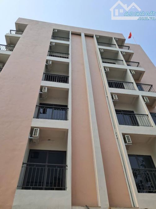 BÁN TÒA CĂN HỘ PHẠM VĂN ĐỒNG 155M2 8T MT10M, 4 MẶT THOÁNG - THU 200TR/THÁNG - GIÁ 41,5 TỶ