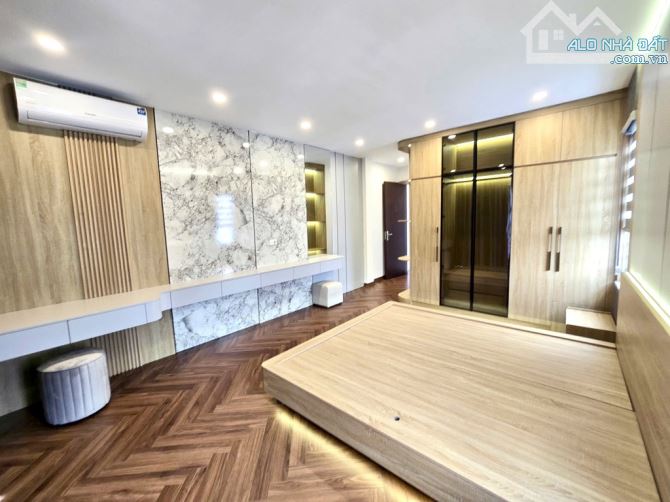 Bán nhà thạch bàn 45m² , mt 4m , 7 tầng thang máy , gara ôtô kinh doanh giá 11,3tỷ - 12