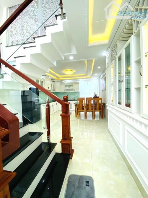 NHÀ PHỐ QUẬN 12: VỊ TRÍ VÀNG, NỘI THẤT CAO CẤP, GIÁ TỐT NHẤT KHU VỰC! - 10