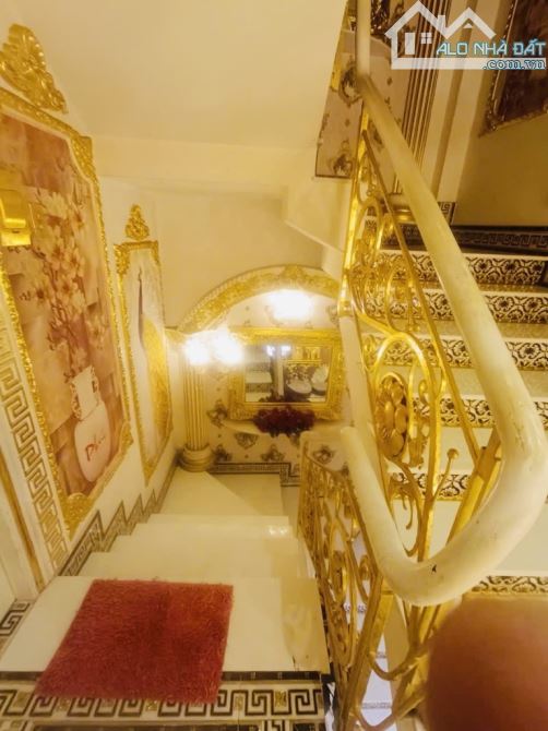 BIỆT THỰ DÁT VÀNG 18K ĐỘC BẢN TẠI QUẬN 7 – KIỆT TÁC NGHỆ THUẬT CHO GIỚI THƯỢNG LƯU - 10