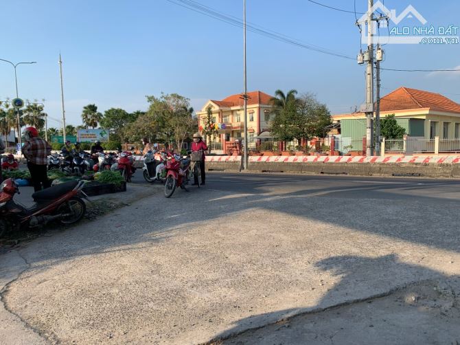 Đất nông nghiệp 2000m2, đường DT830, đối diện UBND xã Long Định (cũ) - 1