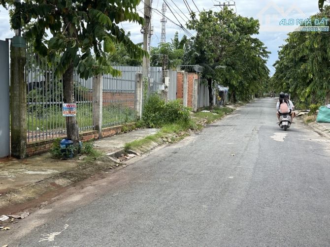 bán gấp nhà xưởng mặt tiền, điện 3pha, ngang 20m, dòng tiền 15tr/tháng, cách q.12 chỉ 1km - 1