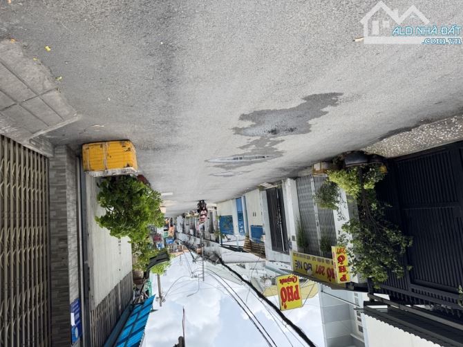 🔥 BÁN ĐẤT TẶNG NHÀ – HẺM XE HƠI Vô Nhà  – 💎 Giá 5tỷ9 thương lượng  🏠 1 trệt 2 lầu: 3PN, - 1