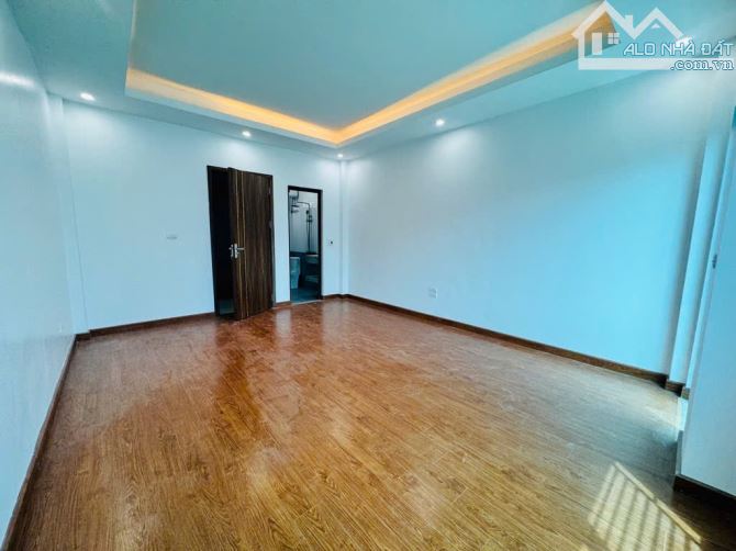 Chị Thủy CB Phường, gửi bán nhà 5 tầng trung tâm Thượng Cát – tiện ích ngập tràn - 1