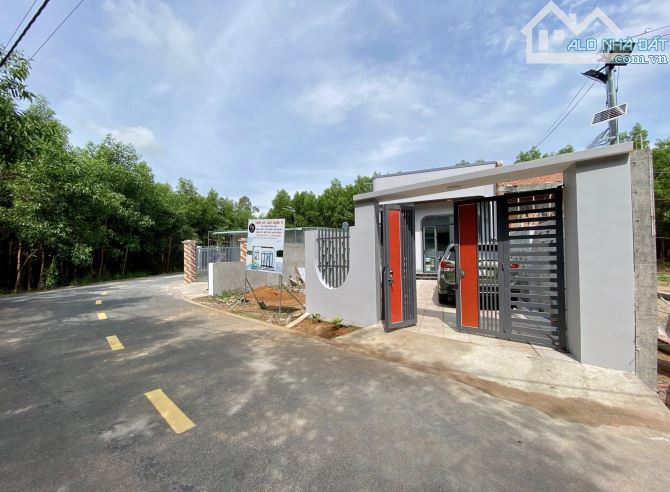 MẶT TIỀN NHỰA - GẦN THỊ TRẤN - GIÁ 890 triệu - 1