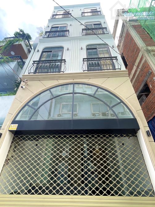 Căn Hộ Dịch Vụ 5 Tầng, ngay sát Trường Cao đẳng và Chợ. Thu nhập 40tr/tháng. Hẻm xe tải 🚛