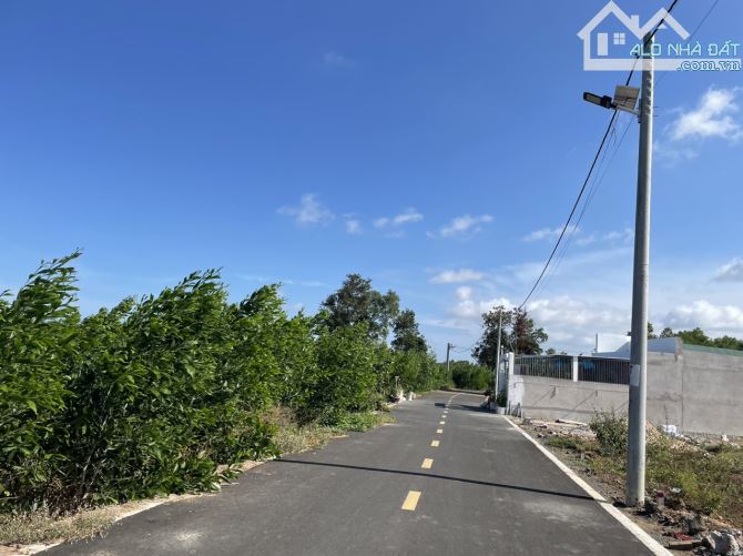 Bán 2 lô đất đường nhựa tim vàng sát đường Nguyễn Huệ cách TT Đất Đỏ chỉ 1km giá 890tr\lo - 1