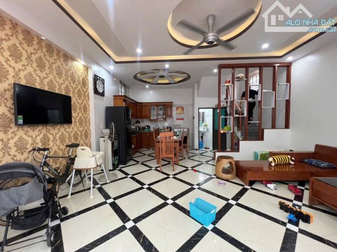 Nguyễn Văn Cừ giảm chào 300tr nhỉnh 6 tỷ 35m 3 tầng - 1