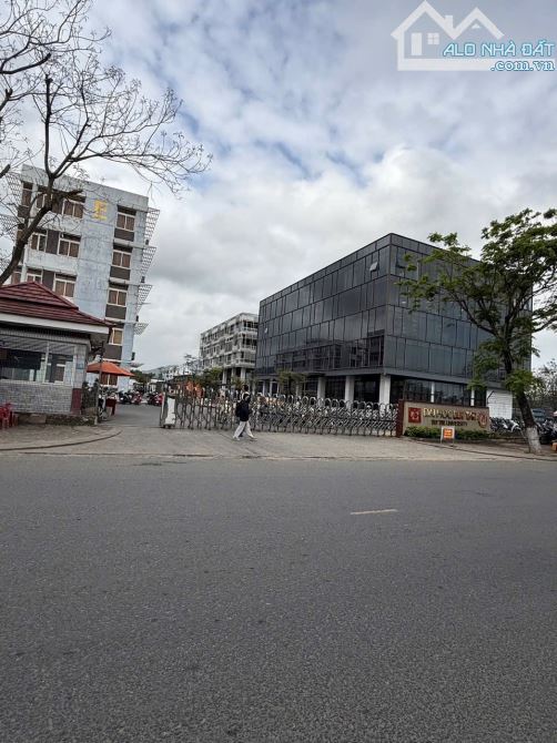 Bán Đất 2 Mặt Tiền 304m2 Có Sẵn Giấy Phép 6 Tầng Căn Hộ. Ngay Đại Học Duy Tân Và Bến Xe - 1