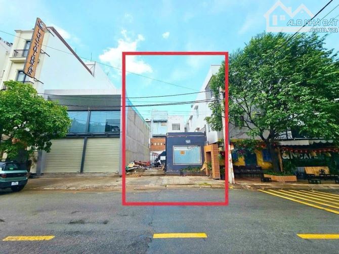 Bán biệt thự xịn xò thành phố biên hòa  + diện tích đất: 15x20  + hiện trạng 1 trệt 2 lầu - 1