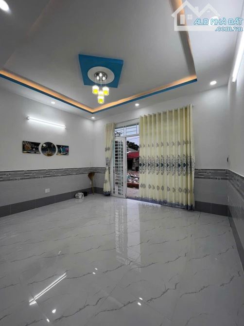 Bán că nhà đang cho thuê ngay tân Xuân 6 Hóc môn 980triệu Sổ Hồng riêng Sẵn 109m2 Bao Phí - 1