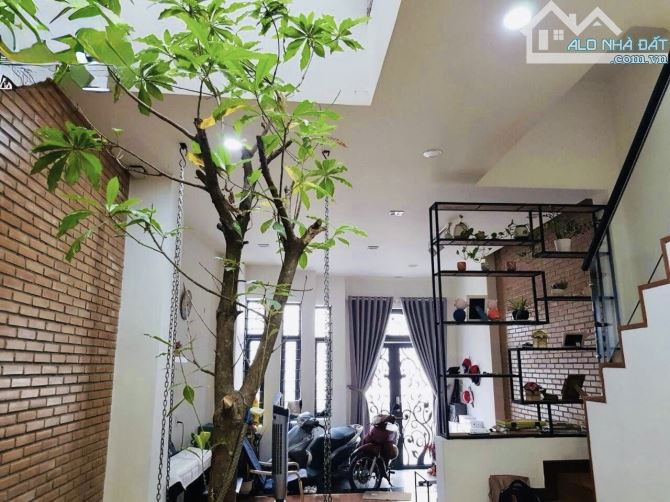 Bán nhanh nhà 3 tầng thiết kế ấm cúng góc 2 mặt tiền gần Đặng Văn Bi Oto ra vào thoải mái - 1