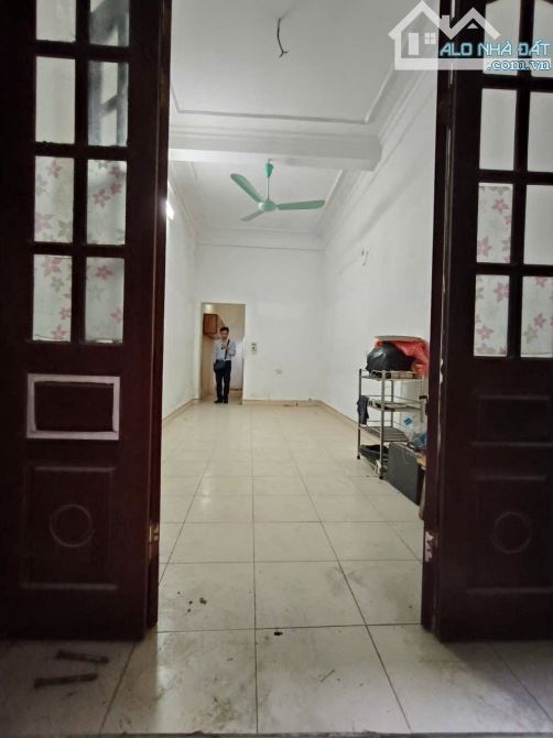 Bán nhà Lê Thanh Nghị 33m2, 4T, oto đỗ cửa, ngõ thông phân lô, kinh doanh. Giá 9.85 tỷ