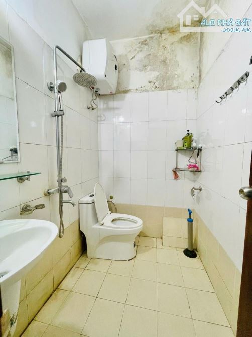Bán nhà Định Công, gần hồ, DT40m2, 2 thoáng, giá 7.3 tỷ, sổ vuông - 1