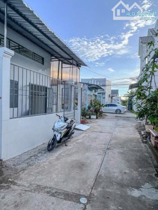 Chú Tư cần tiền nên bán dãy trọ 6 Phòng ngay Tân Thông Hội - Củ Chi. Giá 800 triệu. - 1