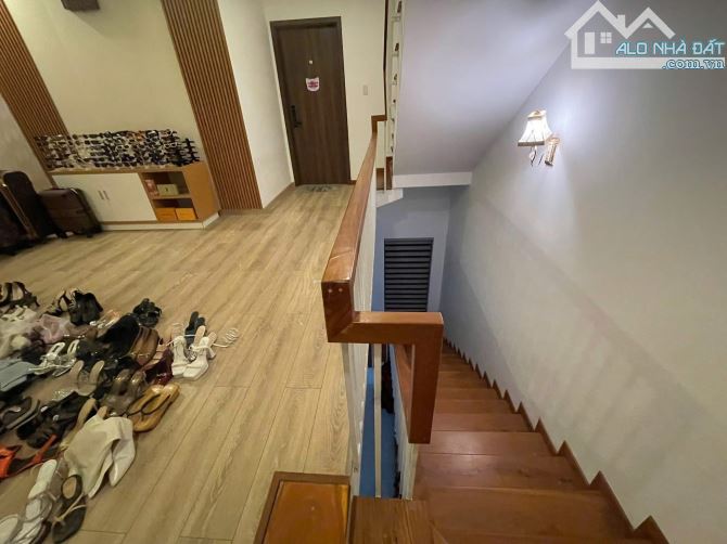 NHÀ 3 LẦU MẶT TIỀN HUỲNH VĂN BÁNH : 6,5 tỷ - 1