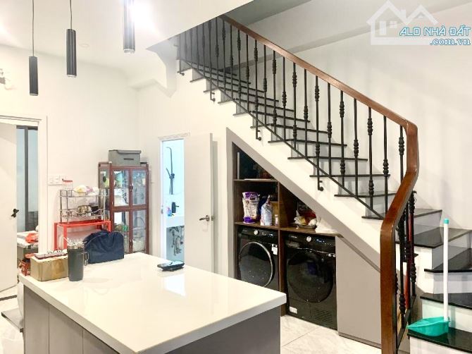 Phú Nhuận, giáp Q3, 3 Tầng, ngang gần 6m, 96m2, khu Vip Huỳnh Văn Bánh Lê Văn Sỹ, 13.45 Tỷ - 1