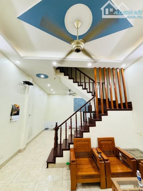 Nhà Ngọc Thụy Long Biên 38m 5 tầng mặt tiền rộng 4.7m chỉ hơn 7 tỷ gần ô tô - 1
