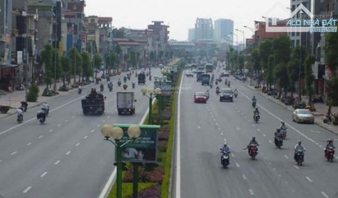 Bán Tòa Văn Phòng Đường Nguyễn Văn Cừ Long Biên 230m2 10 tầng mặt tiền 8.4m 150 tỷ - 1