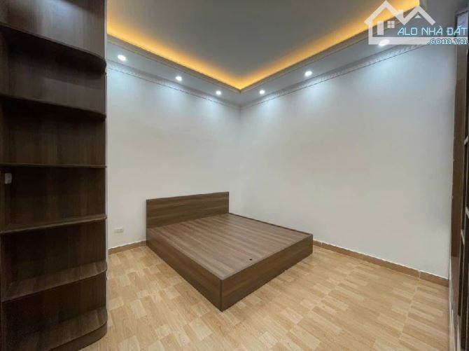 Bán nhà lĩnh Nam 32m 5 tầng ô tô gần nhà - 1