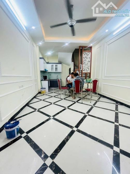 SIÊU PHẨM LÔ GÓC THỔ QUAN ĐỐNG ĐA 15TỶ 44M 4T MT 4M MẶT NGÕ RỘNG ÔTÔ TRÁNH KINH DOANH - 1