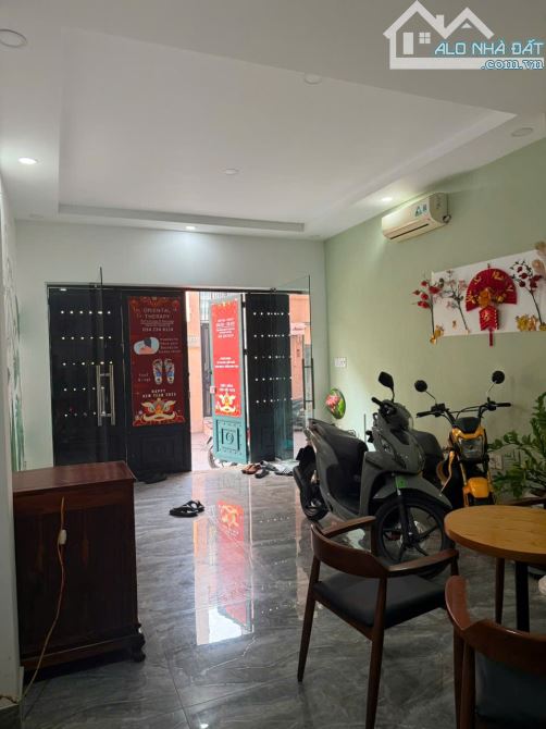 Bán nhà đường Nguyễn Cửu Vân nội thất đẹp 2 mặt tiền vừa ở vừa kinh doanh thuận lợi - 1
