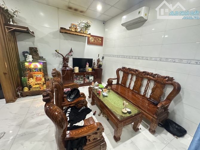 KIỆT THÔNG THẲNG KQH BÀU VÁ - 2 NGỦ Ở NGAY - KHU VỰC CAO RÁO BAO NGẬP LỤT - MẶT TIỀN RỘNG - 1