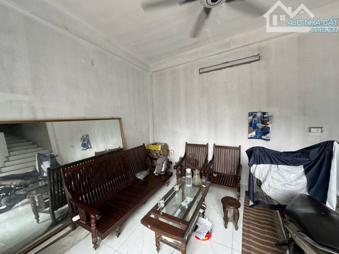 Bán nhà mới ( dân xây)Lại Đà Đông Anh- 45m - 3 gác tránh xe máy 30m oto tánh- 4.5 tỷ ( TL) - 1
