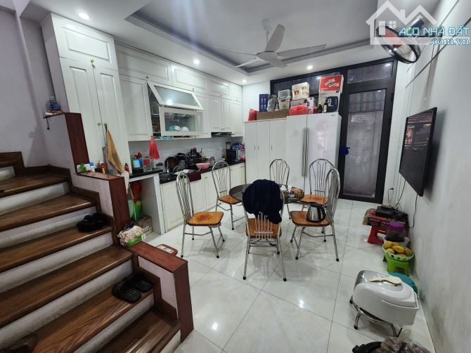 Bán nhà Vũ Tông Phan, 55m2*5T, Ngõ thông kinh doanh, Sát mặt phố, Giá 12,5 tỷ - Vị trí đẹ