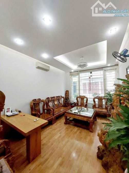 Hiếm, Cầu Diễn Dân xây 68m2 - 4 tầng, Ô tô, kinh doanh đỉnh, 2 thoáng, giá 11.4 tỷ - 1