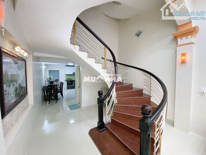 Bán nhà mặt đường Nguyễn Công Hoan lô 22 Lê Hồng Phong, dt 60m2, ngang 4m, nhà 3.5 tầng - 2