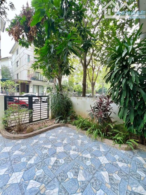 BÁN BIỆT THỰ PHỐ VÕNG THỊ - LÔ GÓC - 180M2 - 12M MẶT TIỀN - 59.5 TỶ - Ô TÔ TRÁNH - GẦN PHỐ - 2