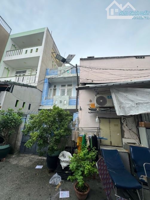 🔥 BÁN ĐẤT TẶNG NHÀ – HẺM XE HƠI Vô Nhà  – 💎 Giá 5tỷ9 thương lượng  🏠 1 trệt 2 lầu: 3PN, - 2