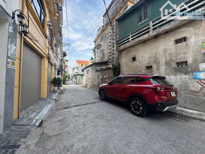 Đất đẹp hiếm giá đầu tư đường ô tô tránh ngõ Phố Giang Biên DT 74m2 . Giá 168 triệu / m2 - 2