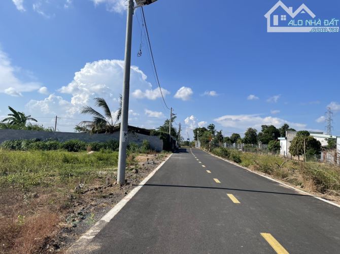 Bán 2 lô liền kề nhánh nhựa Nguyễn Huệ sát TT Đất Đỏ Đỏ .BRVT - ngang 5 x 29m giá 890tr - 2