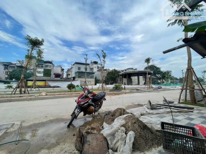 BÁN ĐẤT TỨ LIÊN - CHƯA ĐẾN 200TR/M2 - NGÕ Ô TÔ - GẦN HỒ TÂY Ở SƯỚNG - 2