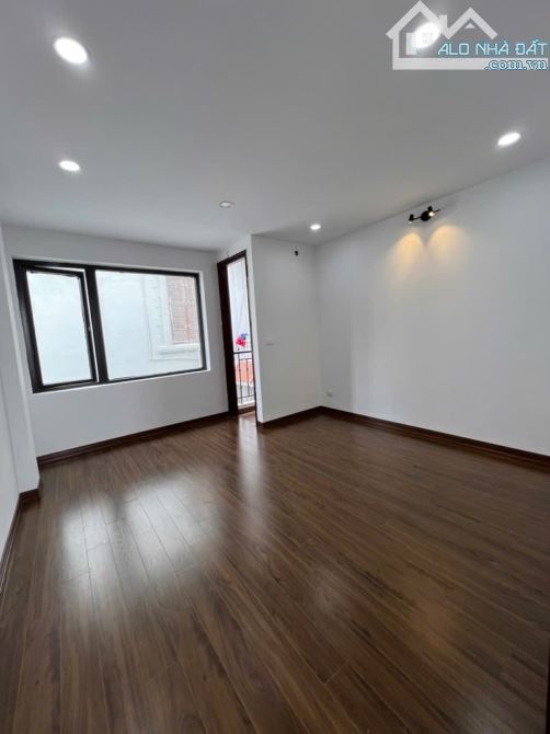NHÀ DÂN XÂY - 2 THOÁNG - OTO ĐỖ CỬA - GARA OTO-NỘI THẤT SÀN GỖ XỊN XÒ - 2