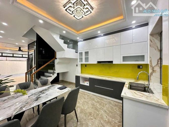 Bán dãy nhà 5 căn - 4 tầng Trung tâm Hồ Sen - Lê Chân. Có thang máy, Giá chỉ từ 5,8 tỷ - 2
