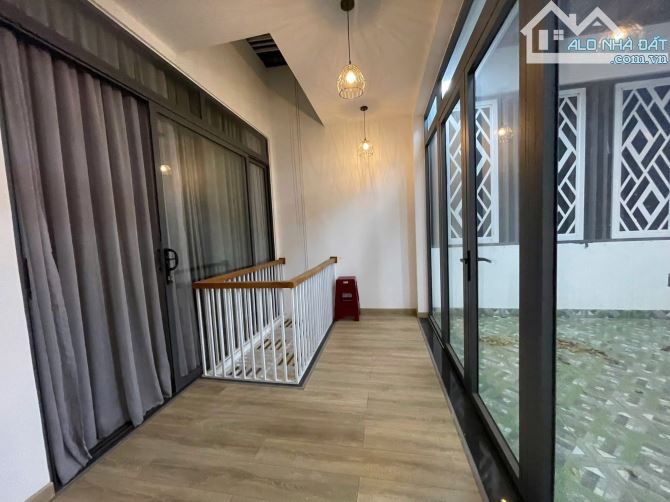 NHÀ 3 LẦU MẶT TIỀN HUỲNH VĂN BÁNH : 6,5 tỷ - 2